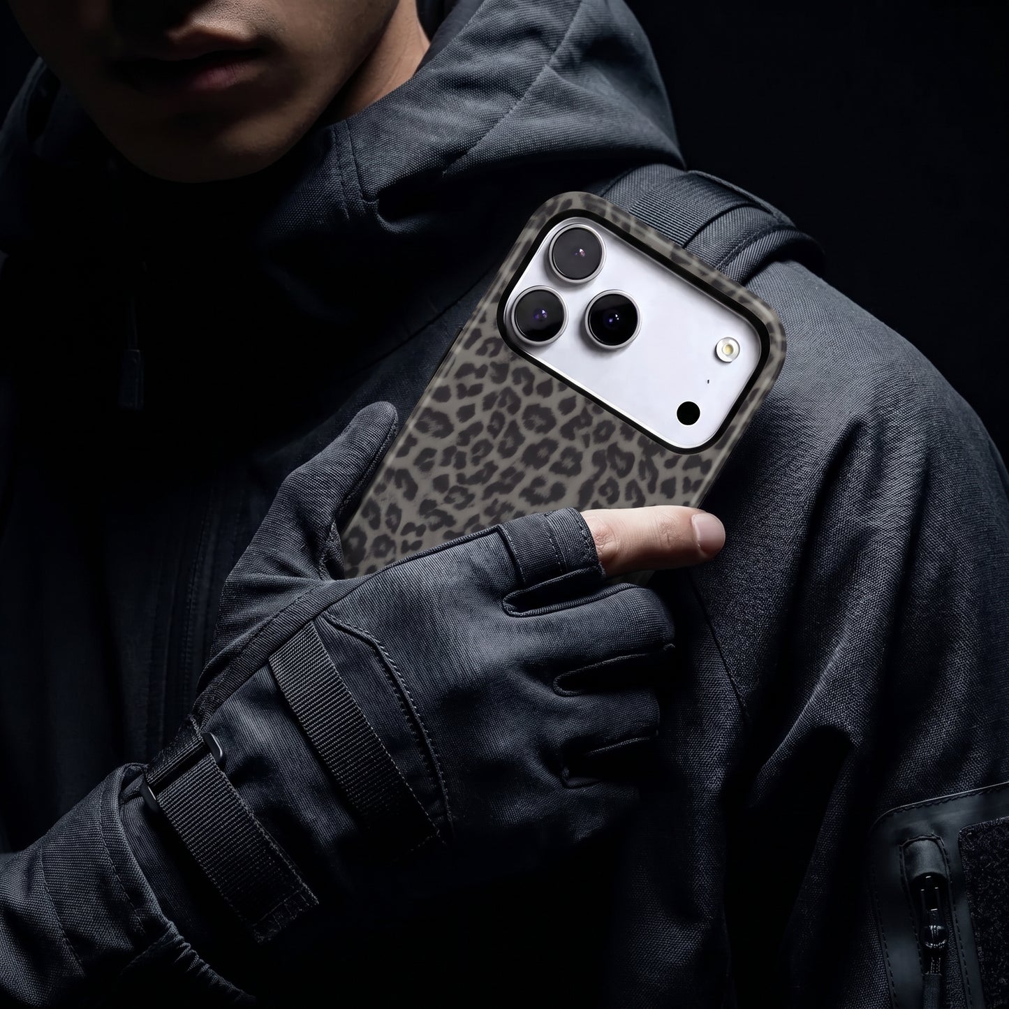 Magnetic Phone Case | Grey Dark Leopard
