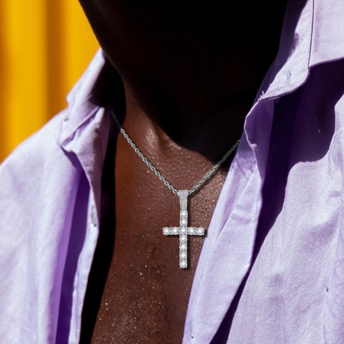 Brilliant Cut Cross Pendant in White Gold - SPICEUP