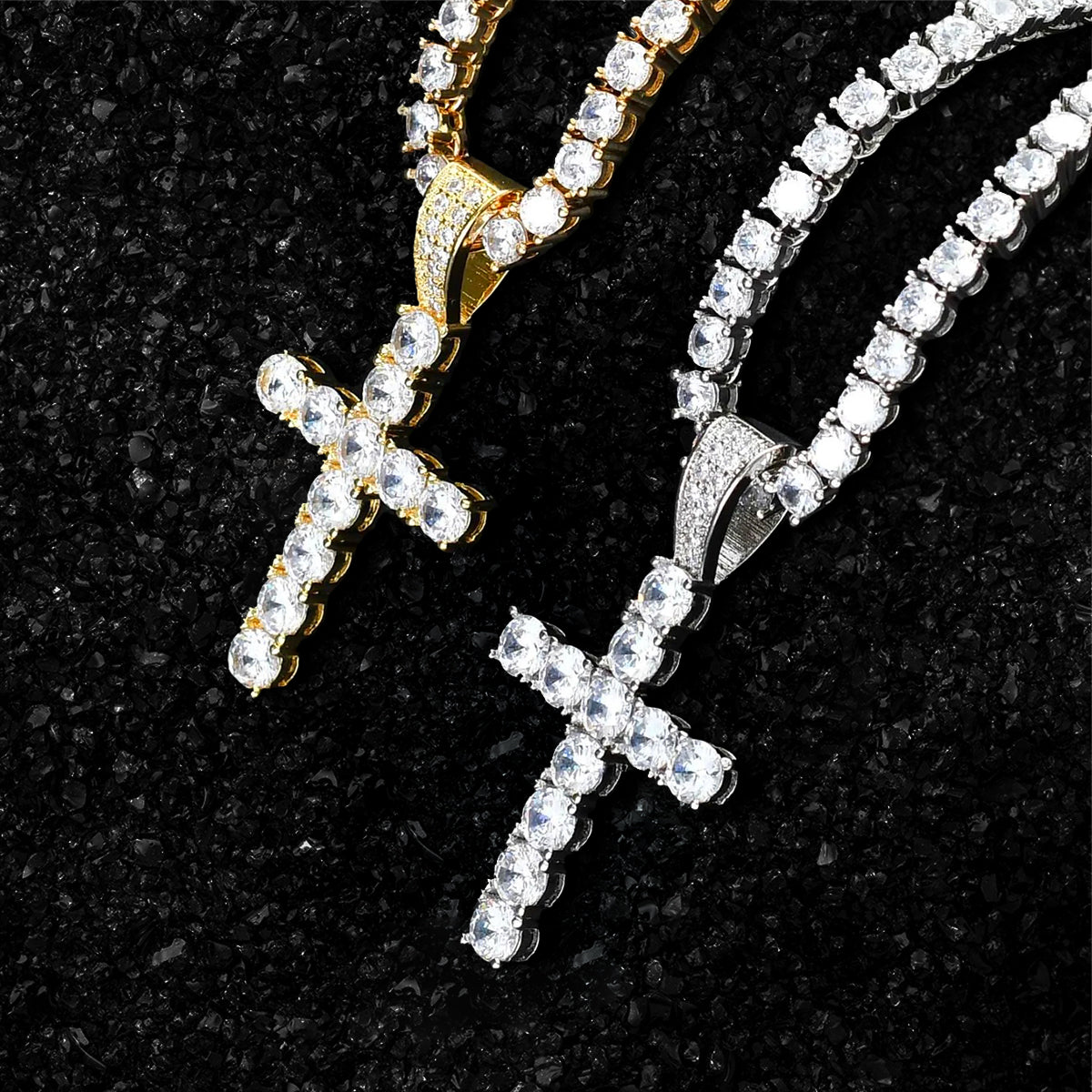 Brilliant Cut Cross Pendant in White Gold - SPICEUP