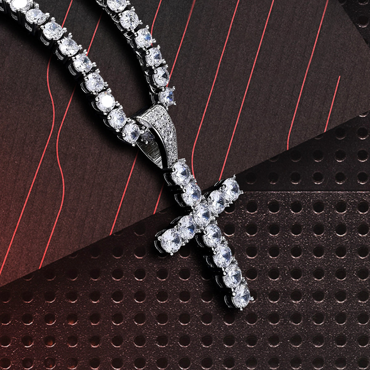 Brilliant Cut Cross Pendant in White Gold - SPICEUP